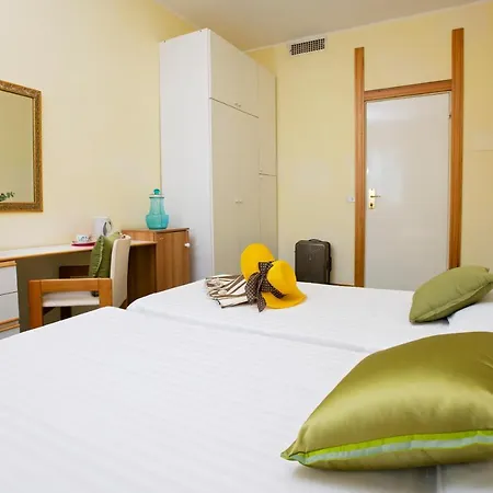 Cav阿普洛朵酒店 3*